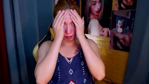 Snapshot of aurakharisma_xx chatting on 10-12-25, 06:01 Miss awra online show from 10-12-25, 06:01