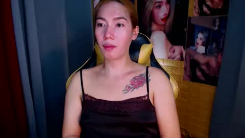 Snapshot of aurakharisma_xx chatting on 10-16-25, 05:52 Miss awra online show from 10-16-25, 05:52