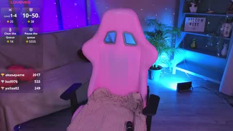 Snapshot of aurasanrise chatting on 06-22-26, 03:25 Aura online show from 06-22-26, 03:25