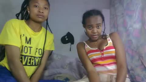 Snapshot of aurelie08 chatting on 05-16-26, 06:28 aurelie08 online show from 05-16-26, 06:28