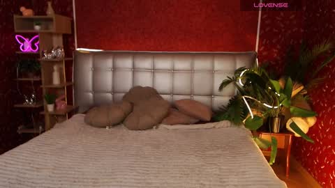 Snapshot of aurora_aksness chatting on 02-24-25, 04:04 Aurora online show from 02-24-25, 04:04