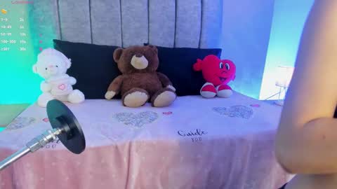 Aurora  online show from 02-11-26, 01:16