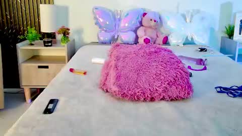 Aurora  online show from 06-18-26, 02:10