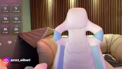 aurora_willow9 online show from 12-23-25, 07:17