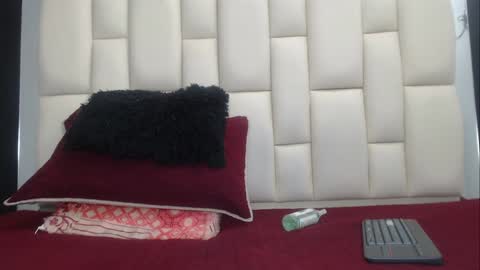 auroraa_miller online show from 12-28-24, 12:24