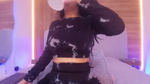 auroraa_miller online show from 04-17-26, 03:09