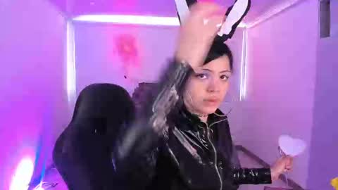 Aurora Diaz online show from 10-31-25, 07:37