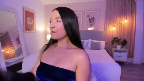 Snapshot of auroraevans__ chatting on 11-08-25, 09:24 Aurora online show from 11-08-25, 09:24