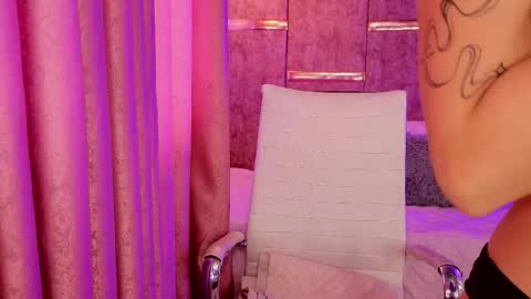 Snapshot of auroralanee chatting on 09-23-25, 08:12 aurora online show from 09-23-25, 08:12