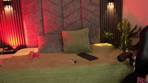 Snapshot of auroralanee chatting on 10-01-25, 07:42 aurora online show from 10-01-25, 07:42