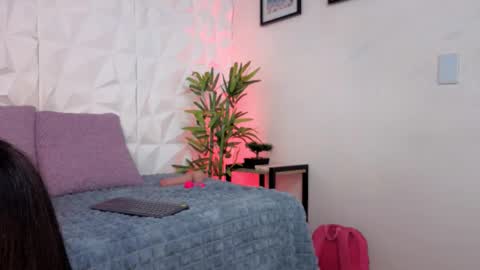 Snapshot of auroralanee chatting on 10-29-25, 07:37 aurora online show from 10-29-25, 07:37