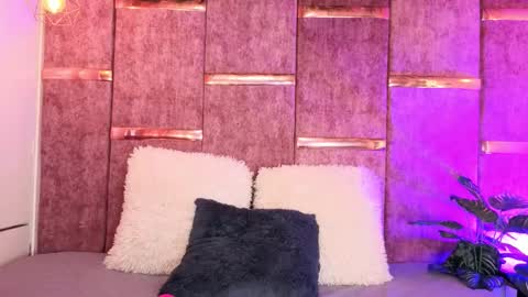 Snapshot of auroralanee chatting on 10-30-25, 07:14 aurora online show from 10-30-25, 07:14