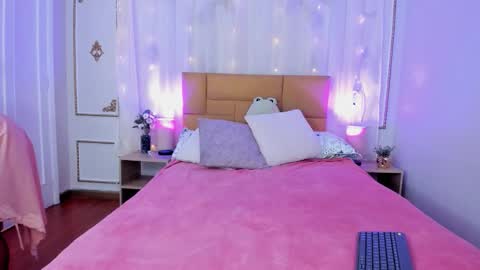 Snapshot of auroramontclair chatting on 10-03-25, 11:51 Aurora online show from 10-03-25, 11:51