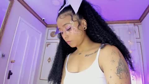 Snapshot of auroramontclair chatting on 10-07-25, 12:02 Aurora online show from 10-07-25, 12:02