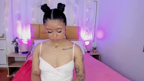 Snapshot of auroramontclair chatting on 10-08-25, 11:41 Aurora online show from 10-08-25, 11:41