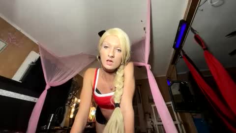 Snapshot of auroranightsxxx chatting on 05-14-26, 04:30 Destiny Nicole online show from 05-14-26, 04:30