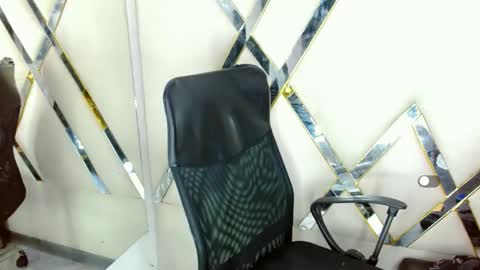 Aurora online show from 10-30-25, 11:05