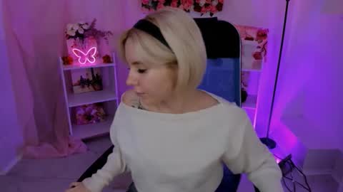 aurorawrenfield online show from 11-04-25, 07:18