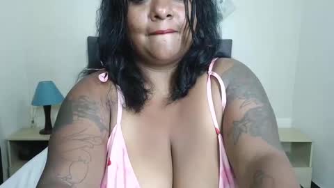 Snapshot of auroraxbbw chatting on 09-18-25, 02:57 Aurora online show from 09-18-25, 02:57