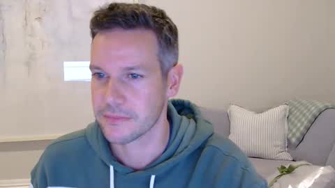 aussiesurfer0000 online show from 05-13-26, 06:22