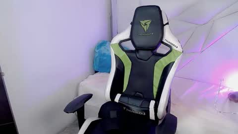 AUSTIN online show from 09-26-25, 03:49