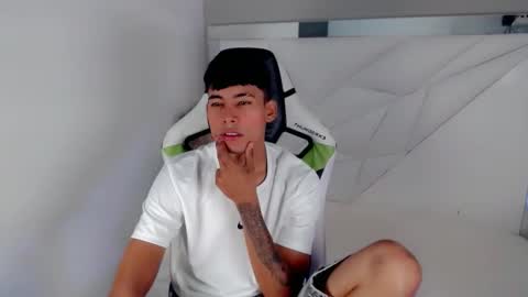 AUSTIN online show from 10-05-25, 02:15