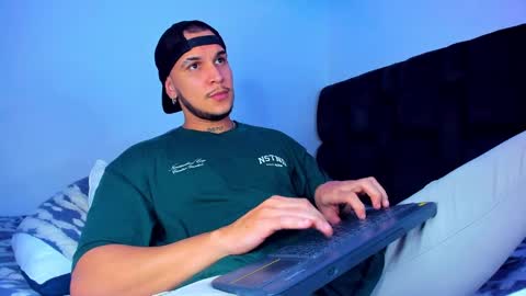 Snapshot of austin_curry chatting on 12-21-24, 05:03 A online show from 12-21-24, 05:03
