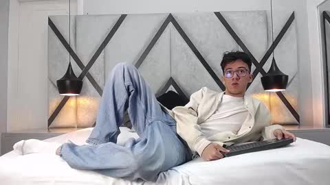 austinreeds online show from 09-29-25, 11:59