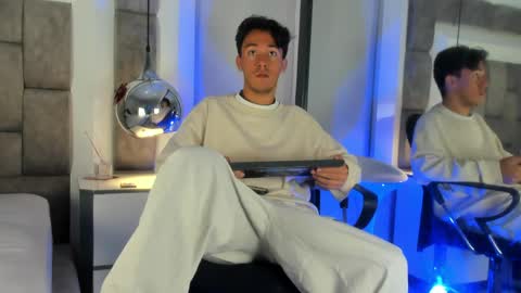 Snapshot of austinreeds chatting on 05-02-26, 12:32 austinreeds online show from 05-02-26, 12:32