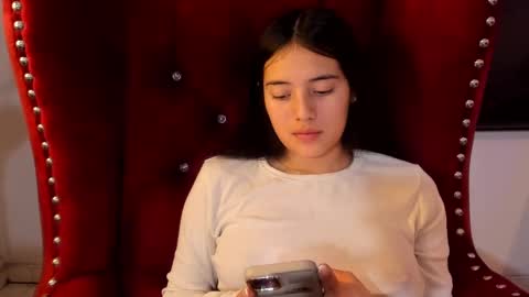 Snapshot of ava_broown chatting on 12-18-24, 08:42 online show from 12-18-24, 08:42