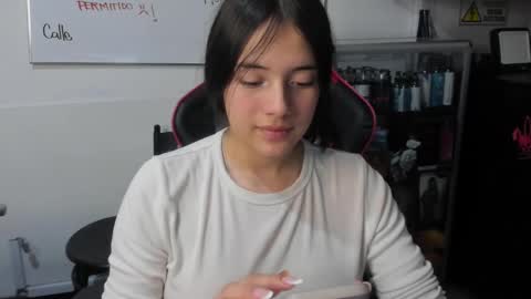 Snapshot of ava_broown chatting on 12-23-24, 05:17 online show from 12-23-24, 05:17