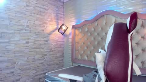 Snapshot of ava_broown chatting on 01-09-25, 10:52 online show from 01-09-25, 10:52