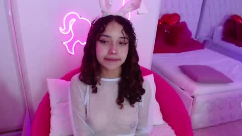 Snapshot of ava_williams_ chatting on 02-15-25, 01:38 AVA online show from 02-15-25, 01:38