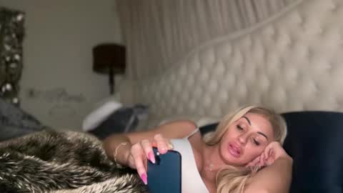 AvalonnFoxx online show from 12-02-24, 12:07