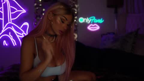 AvalonnFoxx online show from 12-14-24, 08:56