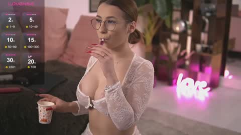 AvaReed online show from 01-20-25, 05:04