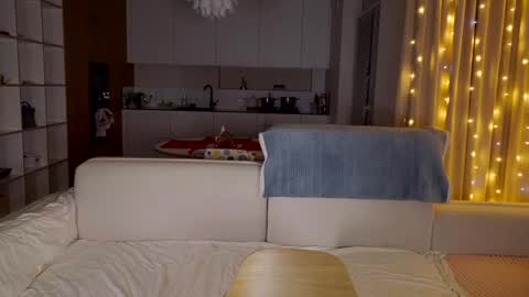 Snapshot of aveksmr chatting on 01-28-25, 06:07 Kate  online show from 01-28-25, 06:07