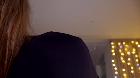 Snapshot of aveksmr chatting on 01-29-25, 11:25 Kate  online show from 01-29-25, 11:25