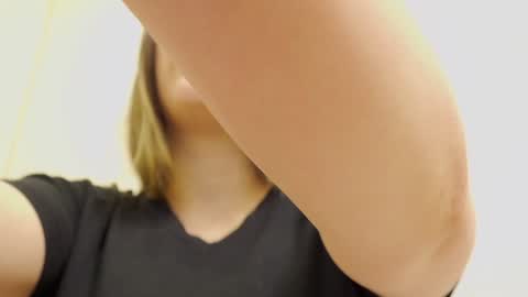 Snapshot of aveksmr chatting on 10-09-25, 07:12 Kate  online show from 10-09-25, 07:12