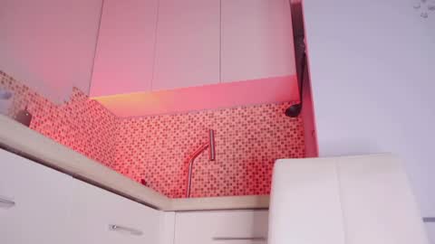 Snapshot of aveksmr chatting on 10-25-25, 05:08 Kate  online show from 10-25-25, 05:08