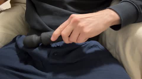 Snapshot of averageddaniel chatting on 10-05-25, 08:18 averageddaniel online show from 10-05-25, 08:18