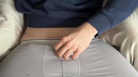 Snapshot of averageddaniel chatting on 11-11-25, 11:43 averageddaniel online show from 11-11-25, 11:43