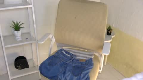 Snapshot of averageuncut1 chatting on 10-01-25, 05:24 Rhian online show from 10-01-25, 05:24