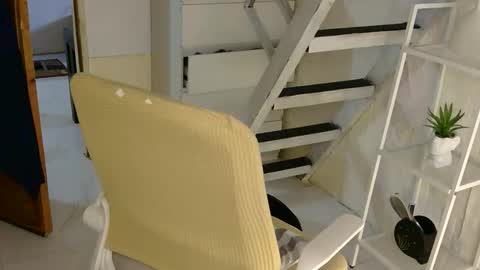 Snapshot of averageuncut1 chatting on 10-05-25, 01:59 Rhian online show from 10-05-25, 01:59