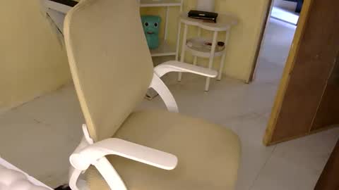 Snapshot of averageuncut1 chatting on 10-14-25, 03:40 Rhian online show from 10-14-25, 03:40