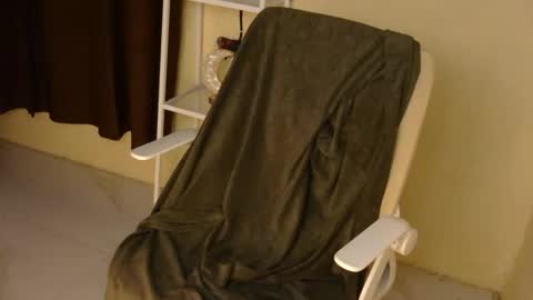 Snapshot of averageuncut1 chatting on 10-22-25, 03:23 Rhian online show from 10-22-25, 03:23