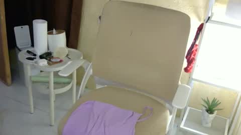 Snapshot of averageuncut1 chatting on 11-01-25, 04:25 Rhian online show from 11-01-25, 04:25