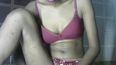 avery_lust01 online show from 05-01-26, 06:18