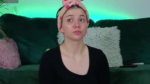 AveryWillow online show from 09-30-25, 04:28