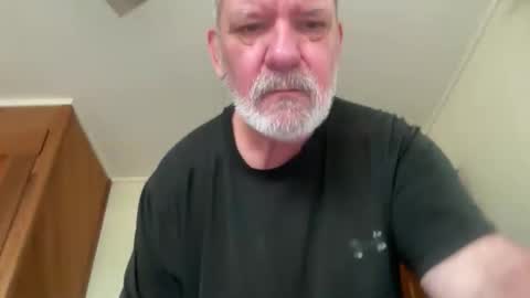Snapshot of avgdiver chatting on 04-28-26, 03:06 avgdiver online show from 04-28-26, 03:06